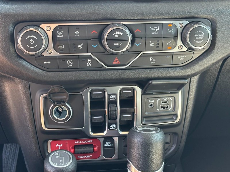 Jeep Wrangler Vehicle Full-screen Gallery Image 18