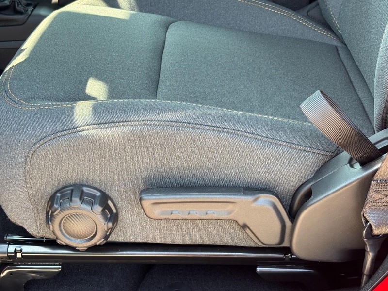 Jeep Wrangler Vehicle Full-screen Gallery Image 21