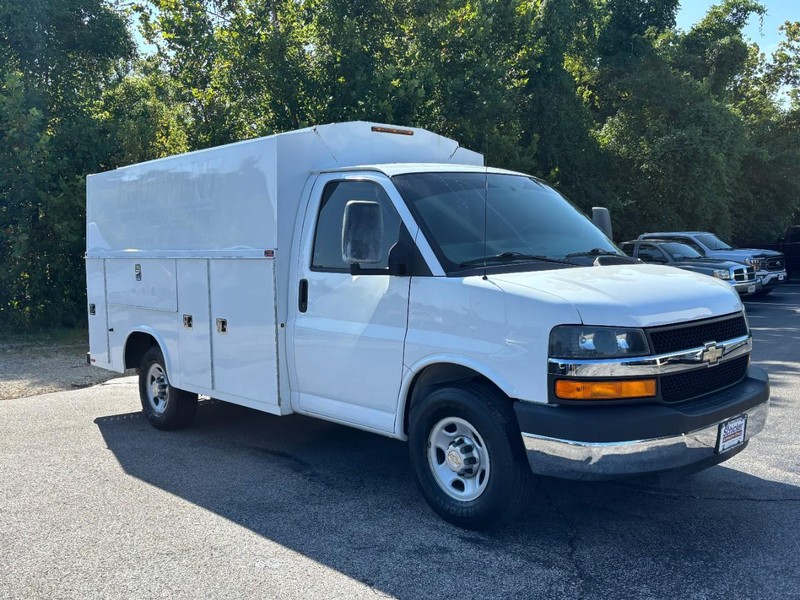Chevrolet Express Commercial Cutaway Vehicle Full-screen Gallery Image 02