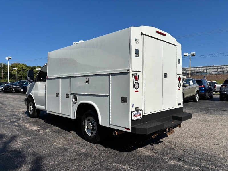 Chevrolet Express Commercial Cutaway Vehicle Full-screen Gallery Image 05