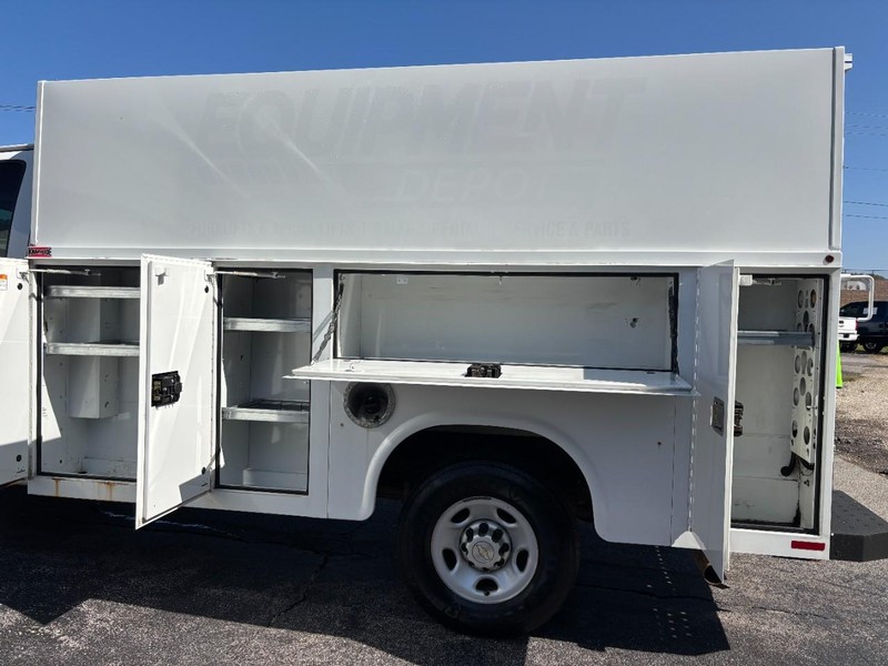 Chevrolet Express Commercial Cutaway Vehicle Full-screen Gallery Image 07