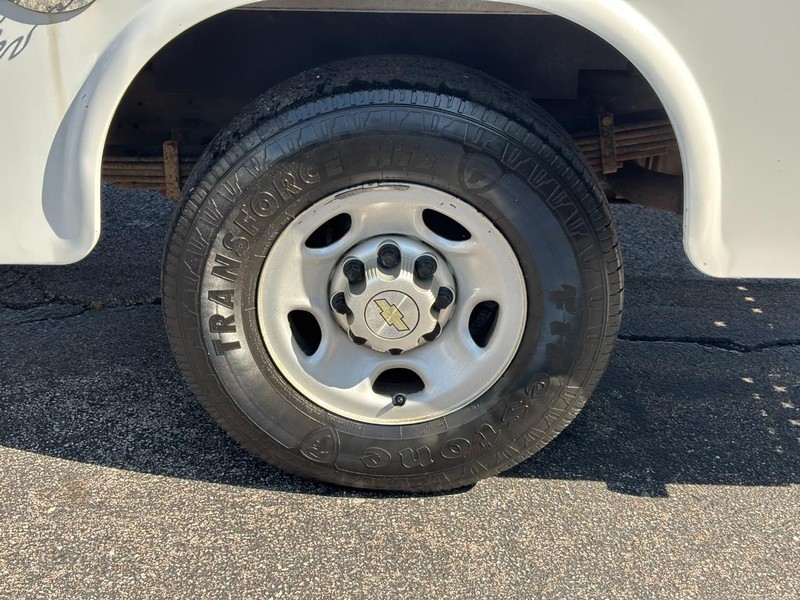 Chevrolet Express Commercial Cutaway Vehicle Full-screen Gallery Image 08