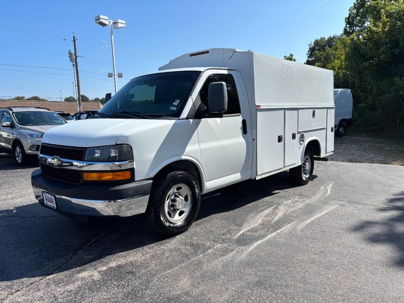 Chevrolet Express Commercial Cutaway Vehicle Full-screen Gallery Image 09