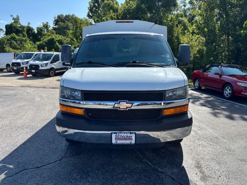 Chevrolet Express Commercial Cutaway Vehicle Full-screen Gallery Image 10