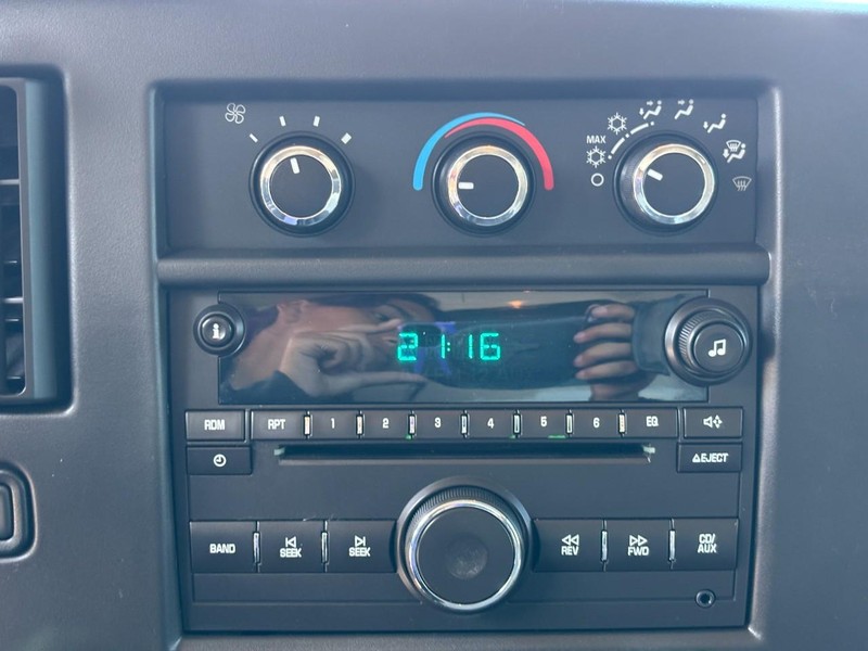 Chevrolet Express Commercial Cutaway Vehicle Full-screen Gallery Image 15