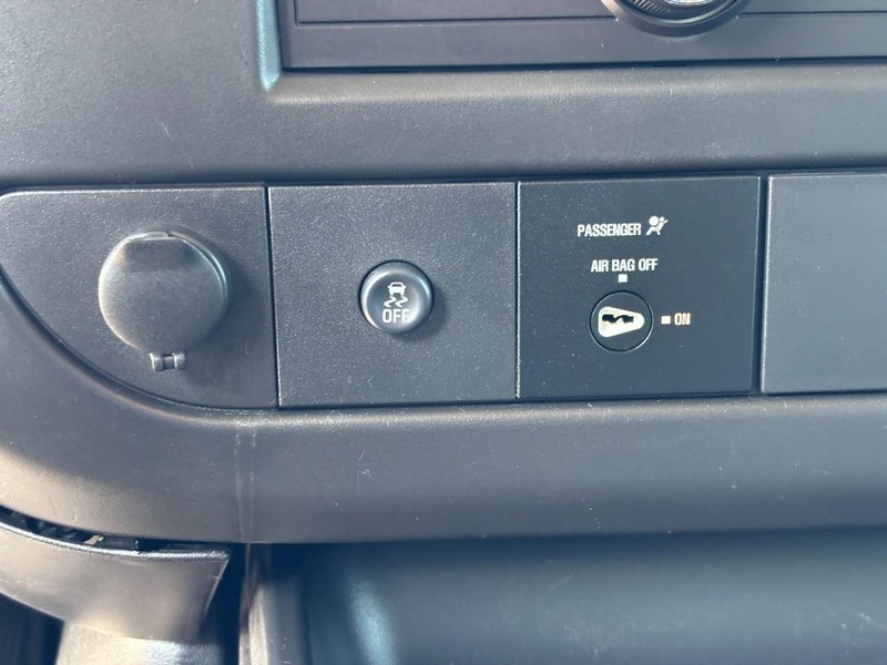 Chevrolet Express Commercial Cutaway Vehicle Full-screen Gallery Image 16