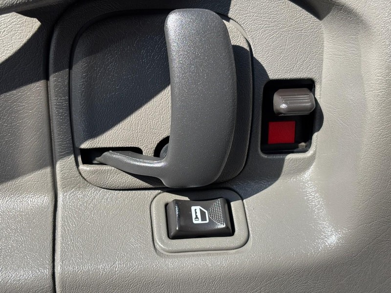 Chevrolet Express Commercial Cutaway Vehicle Full-screen Gallery Image 17