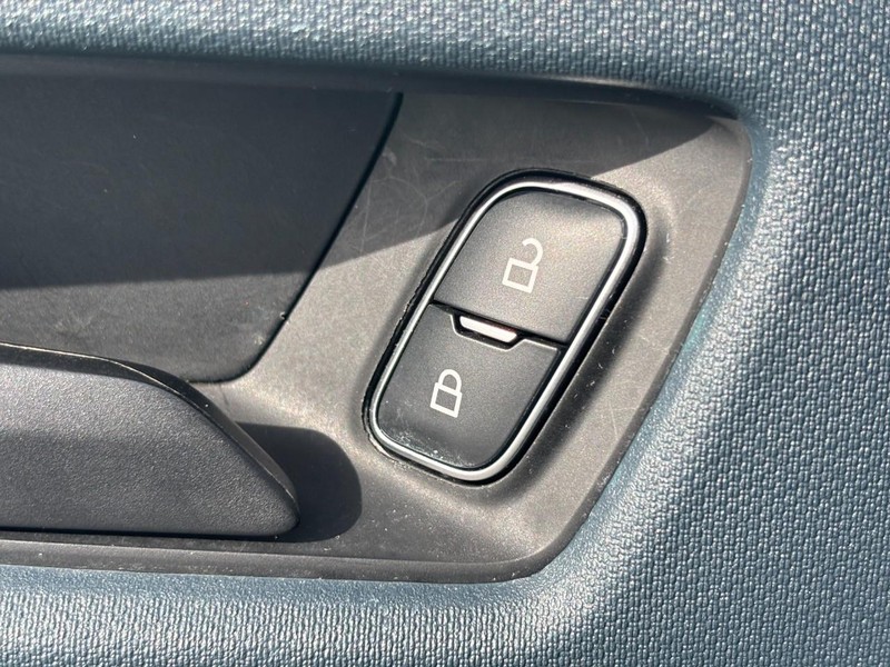 Ford Maverick Vehicle Full-screen Gallery Image 25