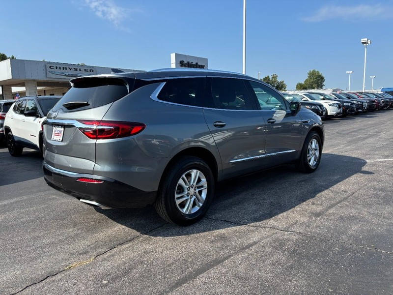 Buick Enclave Vehicle Full-screen Gallery Image 03