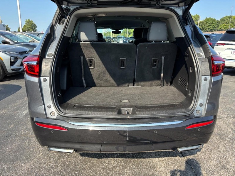 Buick Enclave Vehicle Full-screen Gallery Image 04