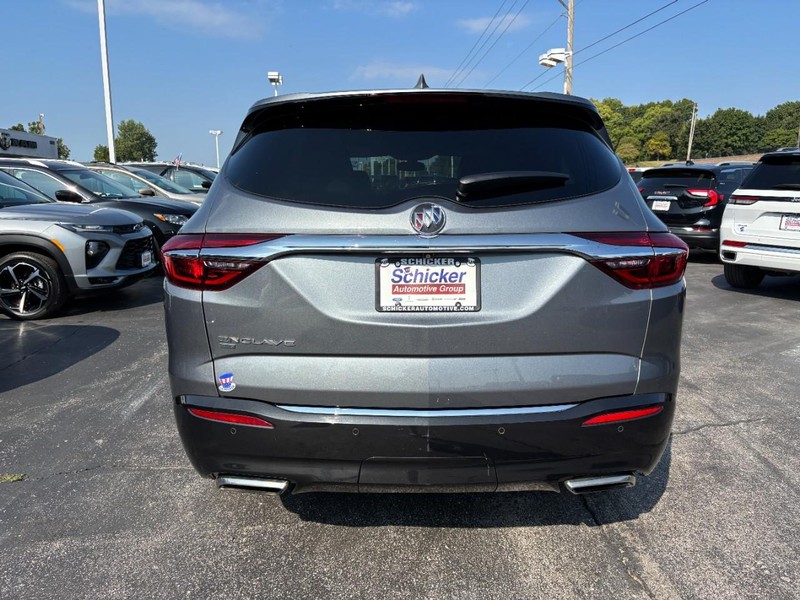 Buick Enclave Vehicle Full-screen Gallery Image 05