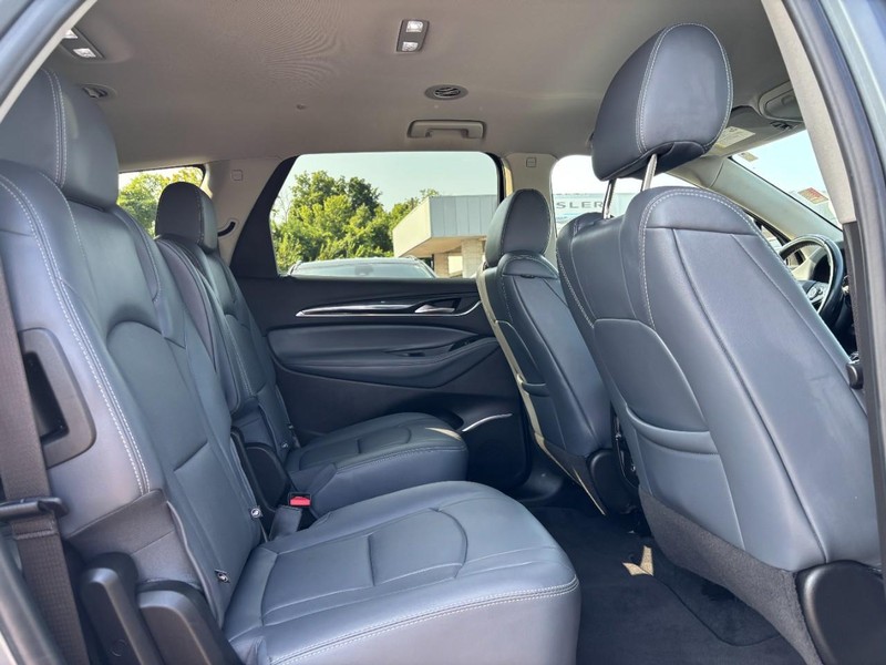 Buick Enclave Vehicle Full-screen Gallery Image 10