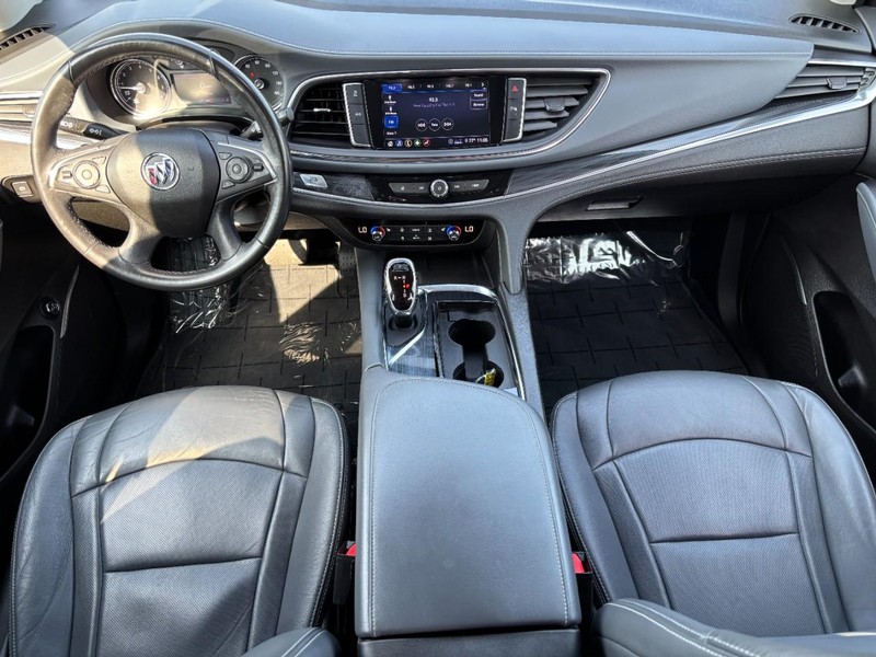 Buick Enclave Vehicle Full-screen Gallery Image 12