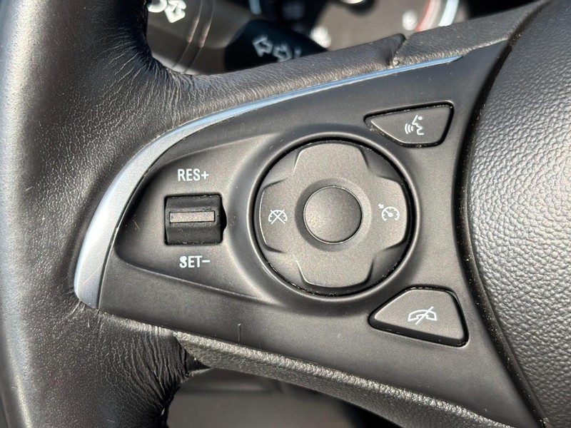 Buick Enclave Vehicle Full-screen Gallery Image 18