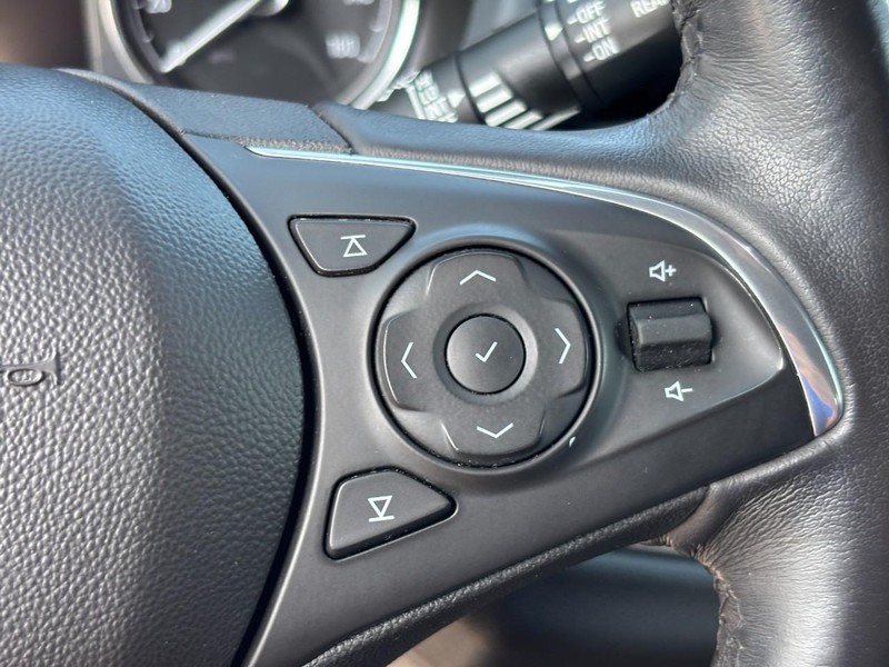 Buick Enclave Vehicle Full-screen Gallery Image 19