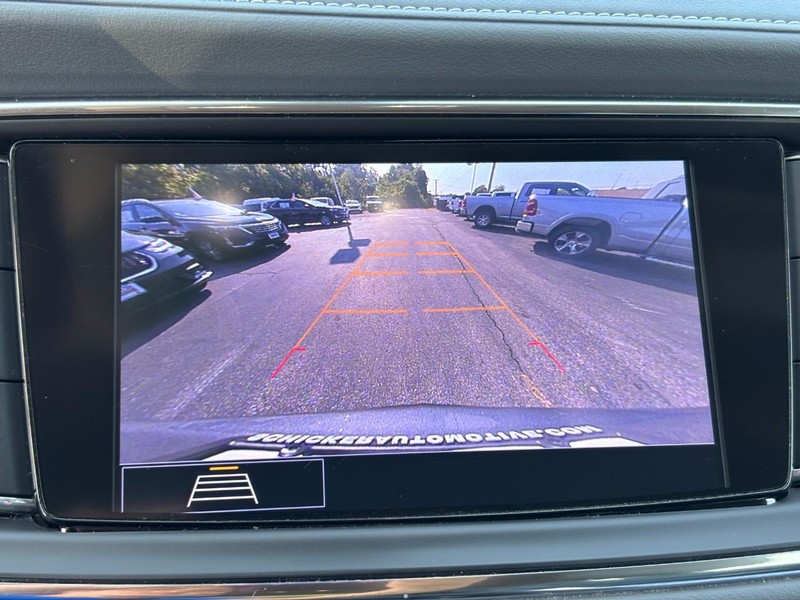 Buick Enclave Vehicle Full-screen Gallery Image 22