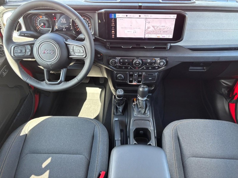 Jeep Wrangler Vehicle Full-screen Gallery Image 06