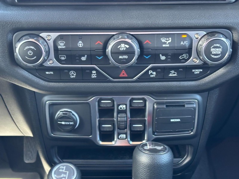 Jeep Wrangler Vehicle Full-screen Gallery Image 09