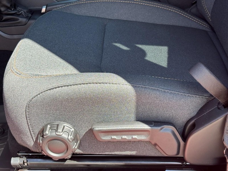 Jeep Wrangler Vehicle Full-screen Gallery Image 19