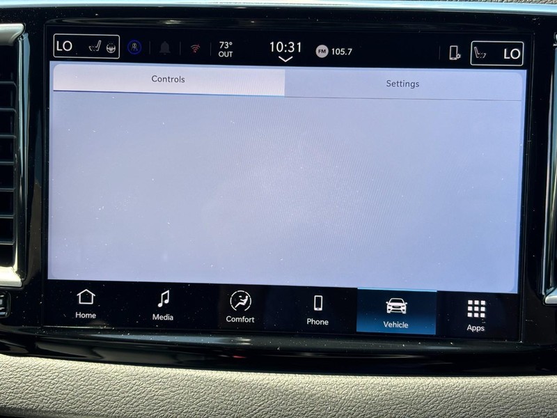 Chrysler Voyager Vehicle Full-screen Gallery Image 09