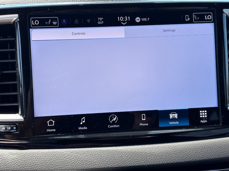 Chrysler Voyager Vehicle Full-screen Gallery Image 16