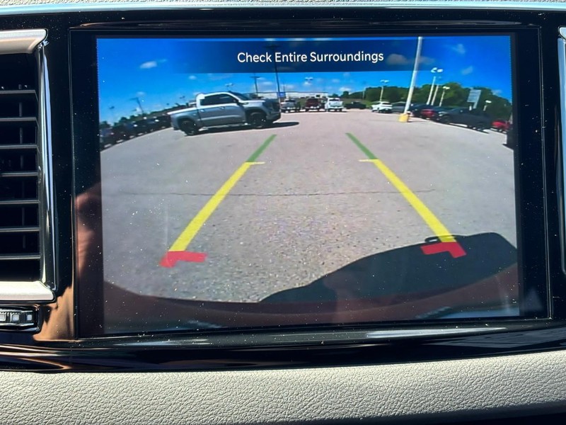 Chrysler Voyager Vehicle Full-screen Gallery Image 17