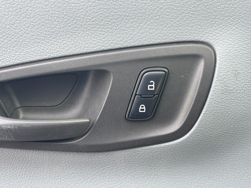 Ford Transit Van Vehicle Full-screen Gallery Image 18