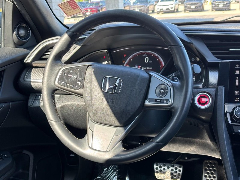 Honda Civic Hatchback Vehicle Full-screen Gallery Image 12