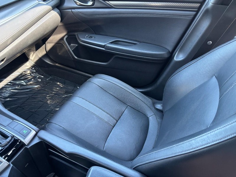 Honda Civic Hatchback Vehicle Full-screen Gallery Image 14