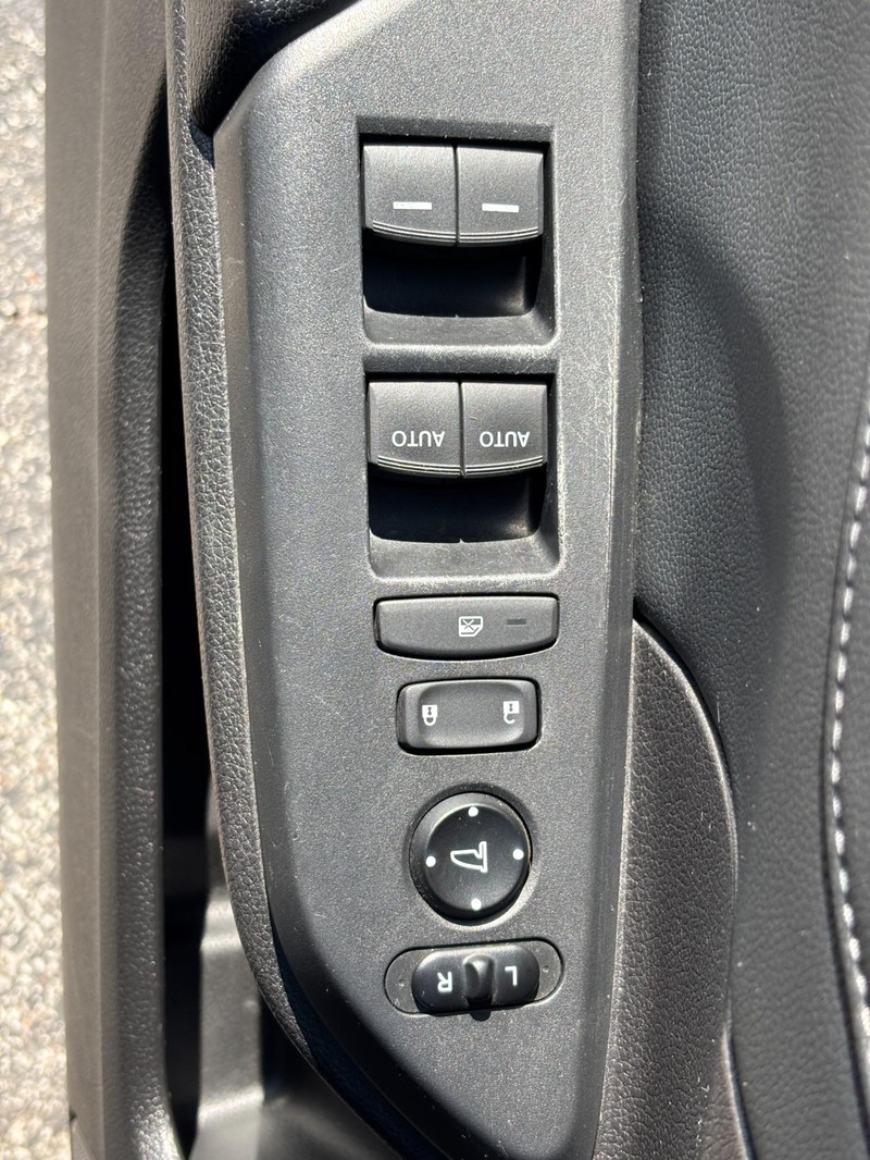 Honda Civic Hatchback Vehicle Full-screen Gallery Image 21