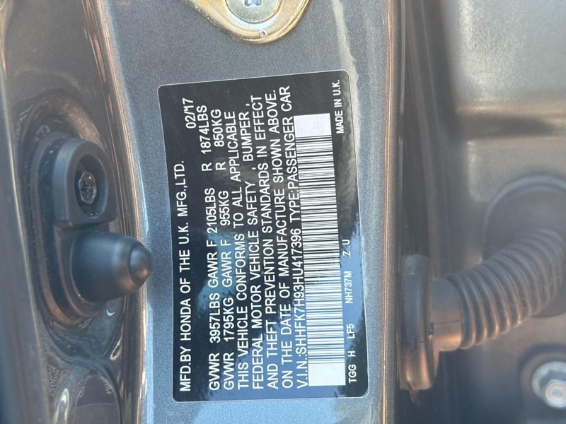 Honda Civic Hatchback Vehicle Full-screen Gallery Image 24