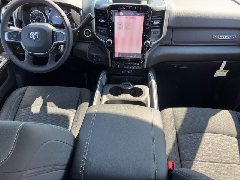 Ram 2500 Vehicle Full-screen Gallery Image 06