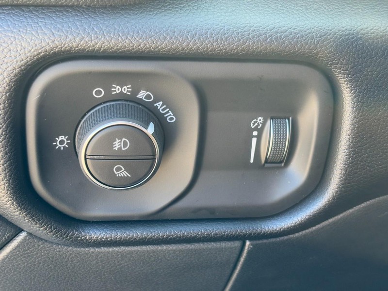 Ram 2500 Vehicle Full-screen Gallery Image 10