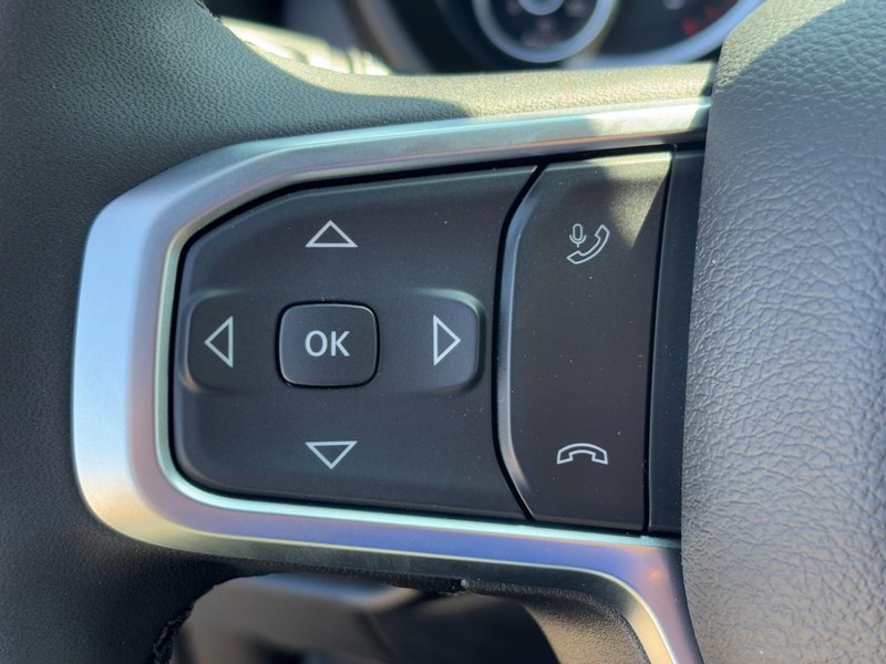 Ram 2500 Vehicle Full-screen Gallery Image 11