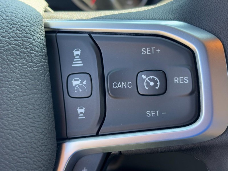 Ram 2500 Vehicle Full-screen Gallery Image 12