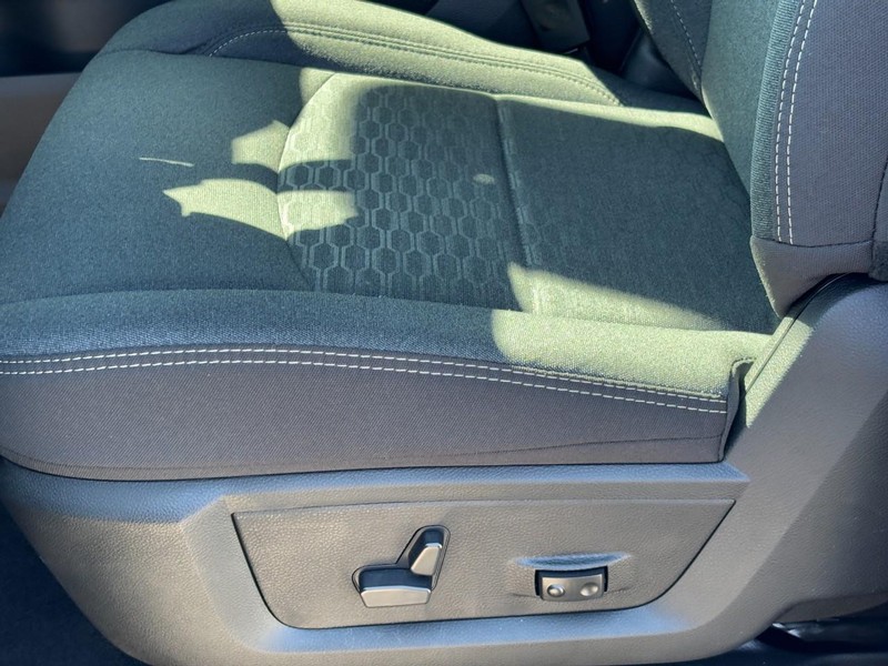 Ram 2500 Vehicle Full-screen Gallery Image 18