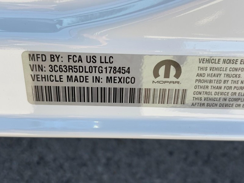 Ram 2500 Vehicle Full-screen Gallery Image 19