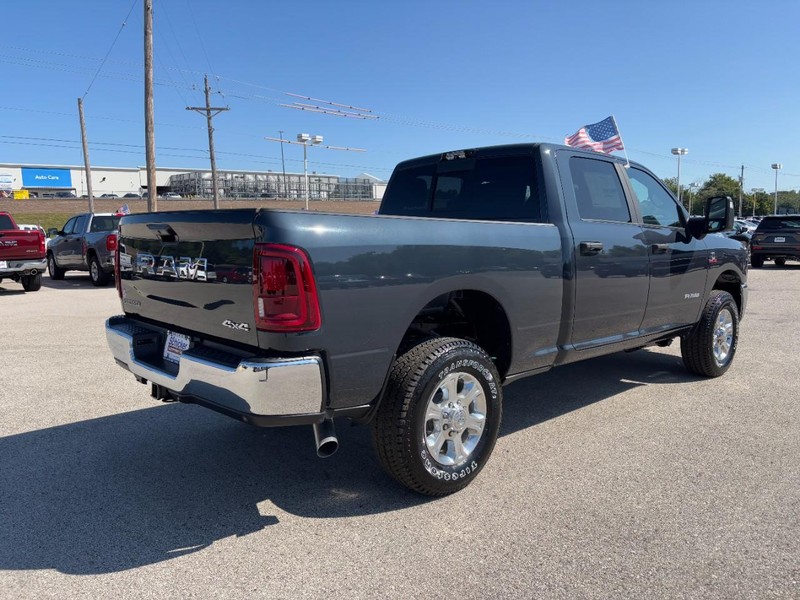 Ram 2500 Vehicle Full-screen Gallery Image 03