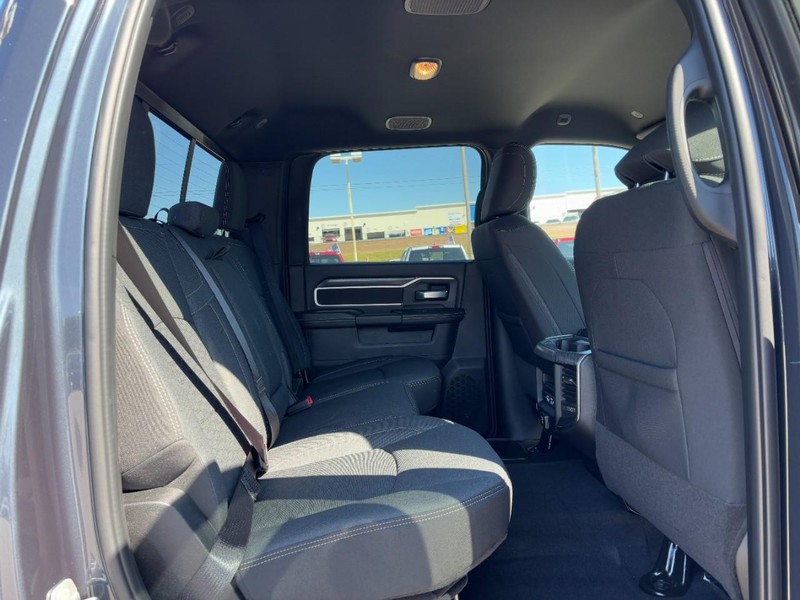 Ram 2500 Vehicle Full-screen Gallery Image 05