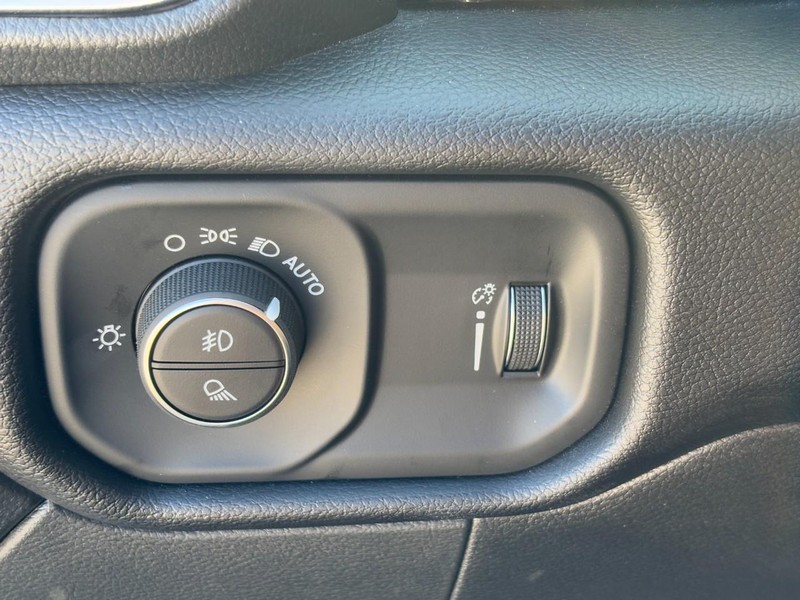 Ram 2500 Vehicle Full-screen Gallery Image 10