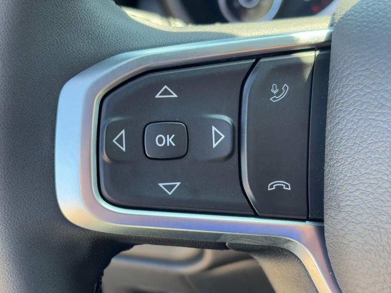 Ram 2500 Vehicle Full-screen Gallery Image 11