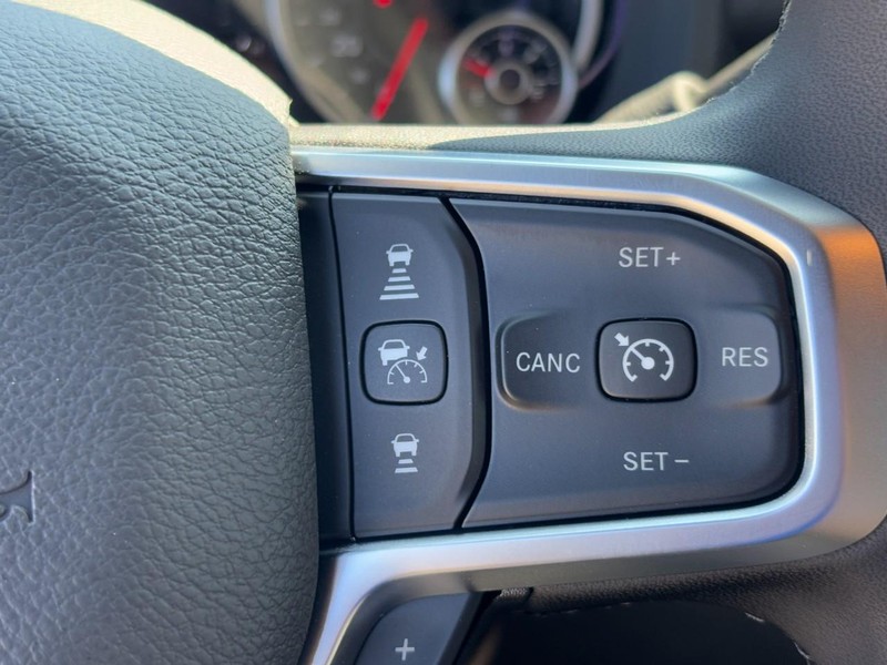 Ram 2500 Vehicle Full-screen Gallery Image 12