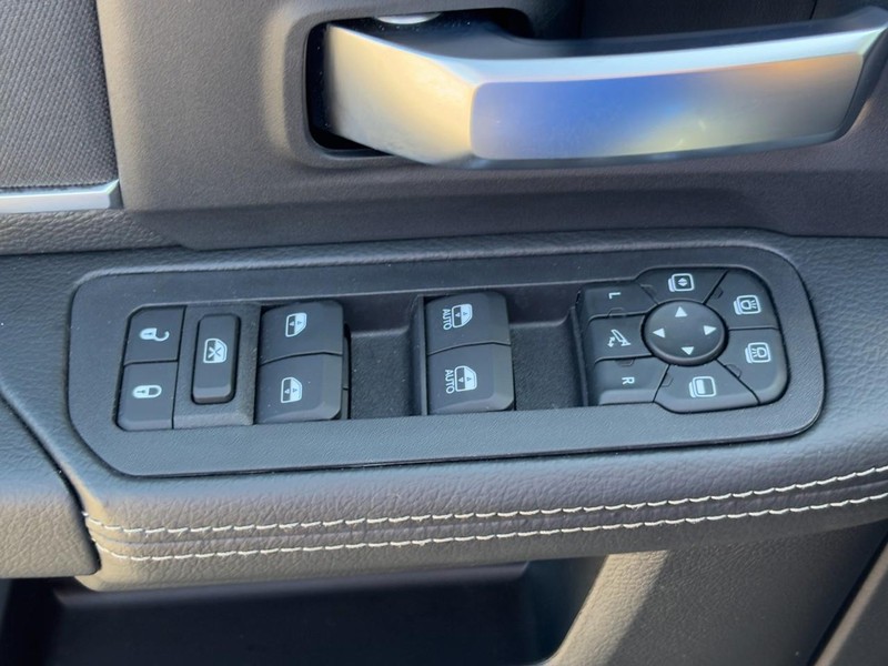 Ram 2500 Vehicle Full-screen Gallery Image 16