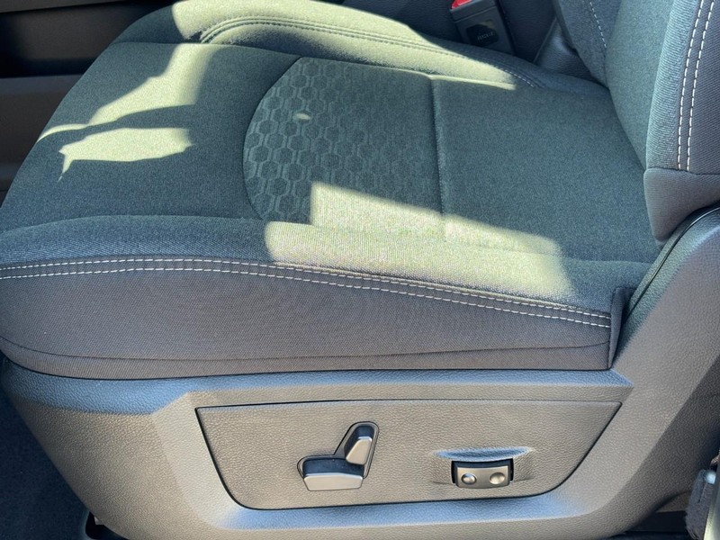 Ram 2500 Vehicle Full-screen Gallery Image 17