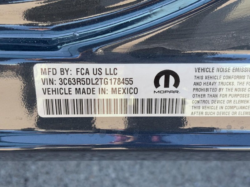 Ram 2500 Vehicle Full-screen Gallery Image 18