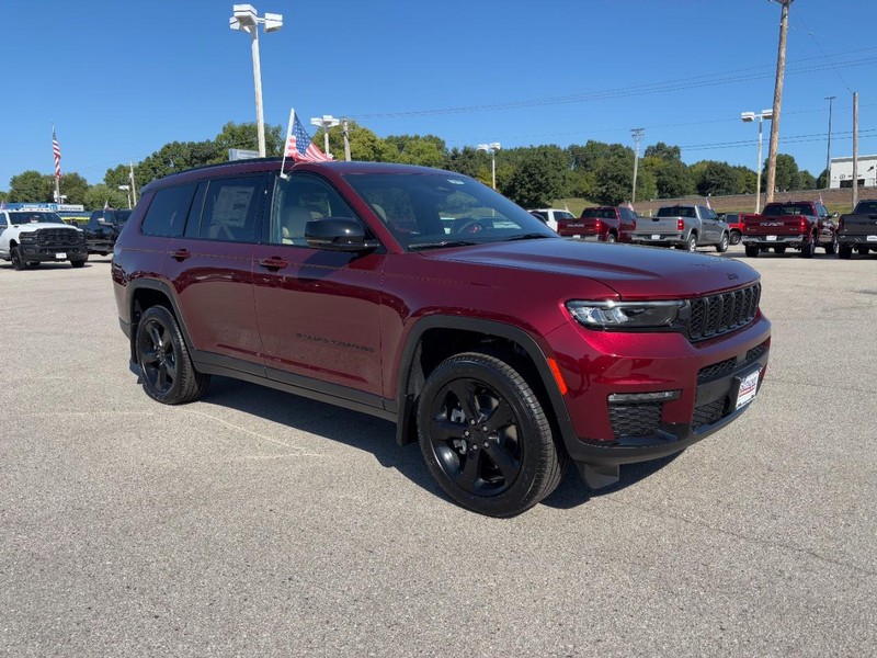 Jeep Grand Cherokee L Vehicle Full-screen Gallery Image 02