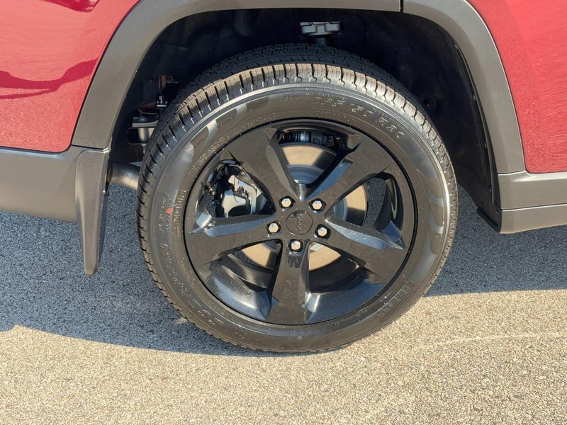 Jeep Grand Cherokee L Vehicle Full-screen Gallery Image 04