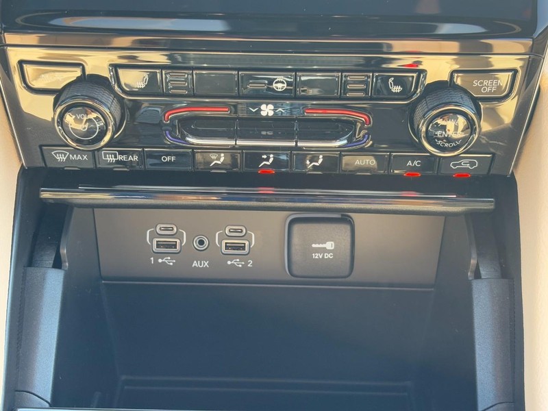 Jeep Grand Cherokee L Vehicle Full-screen Gallery Image 10