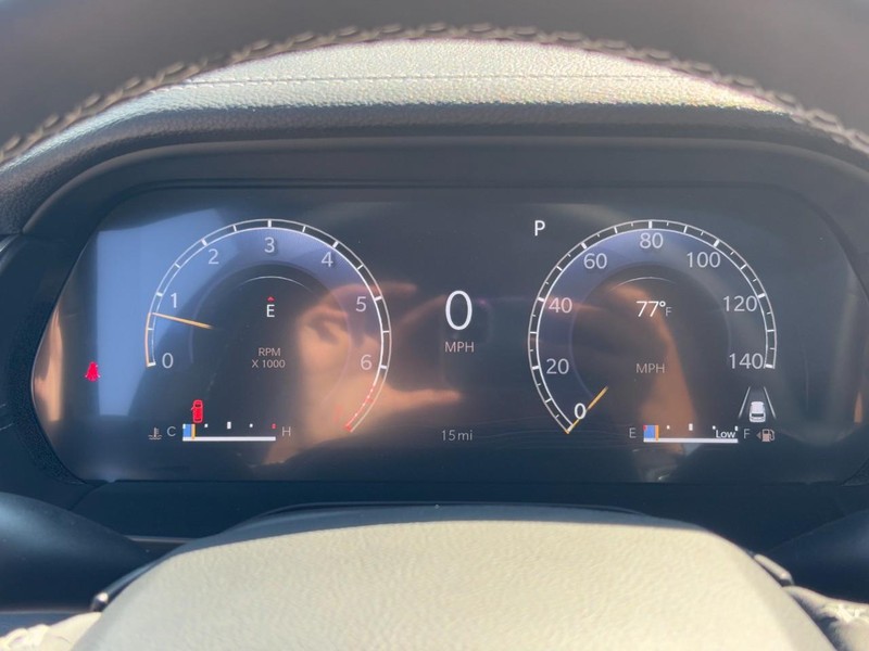 Jeep Grand Cherokee L Vehicle Full-screen Gallery Image 15