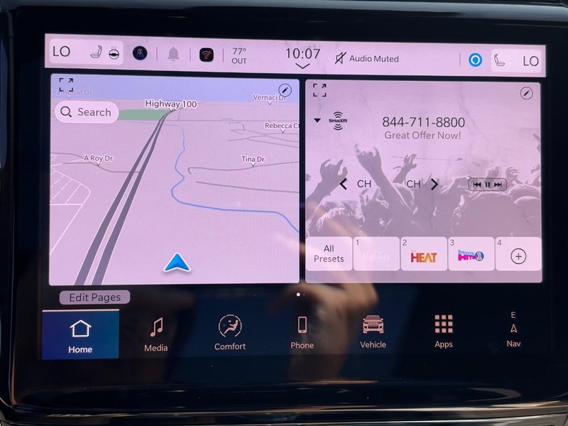 Jeep Grand Cherokee L Vehicle Full-screen Gallery Image 16